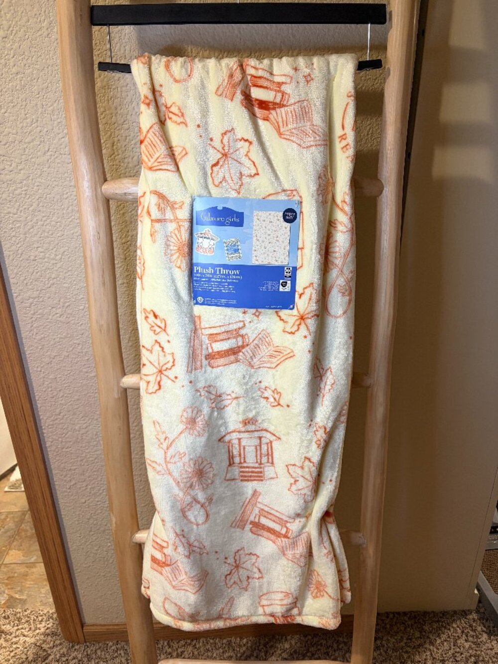 Gilmore Girls Stars Hollow Fall Plush Throw Blanket 50x70 Leaves Books NWT